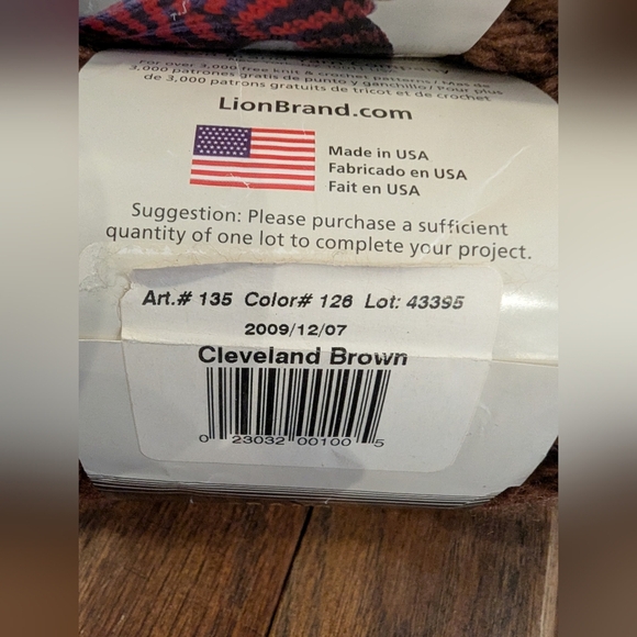 Lion Brand Hometown USA Super Bulky Cleveland Brown Yarn 3 x 5oz/142g - Picture 2 of 6